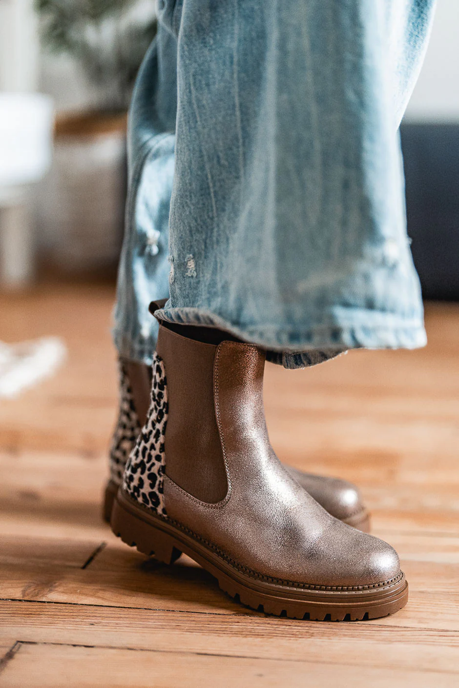 BOOTS NORTH - Image 4