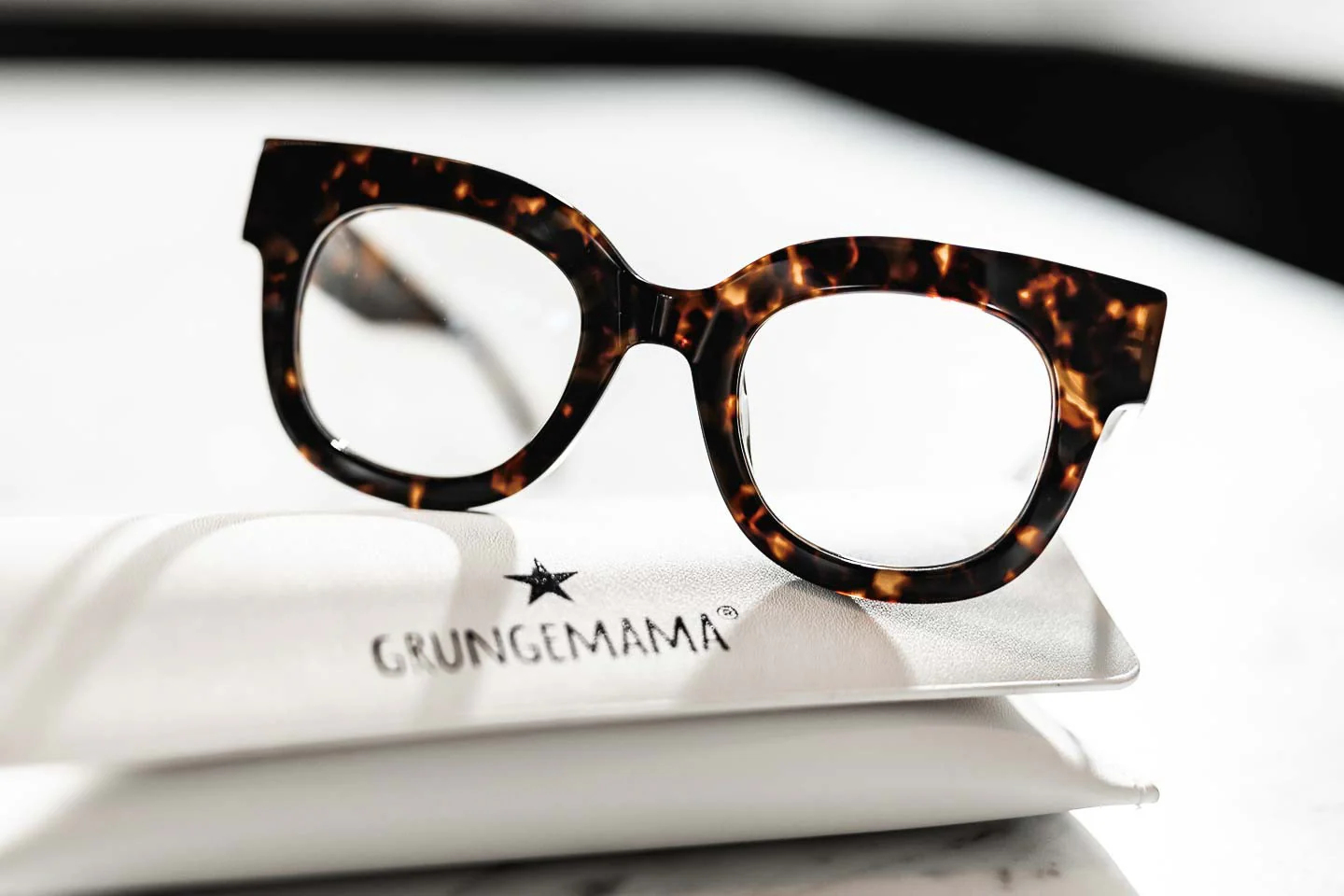 Lunettes Grungemama Holly translucide ecaille - Image 5