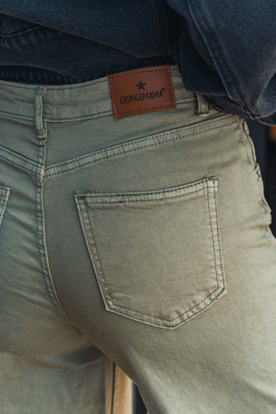 Pantalon Grungemama Rita kaki - Image 4