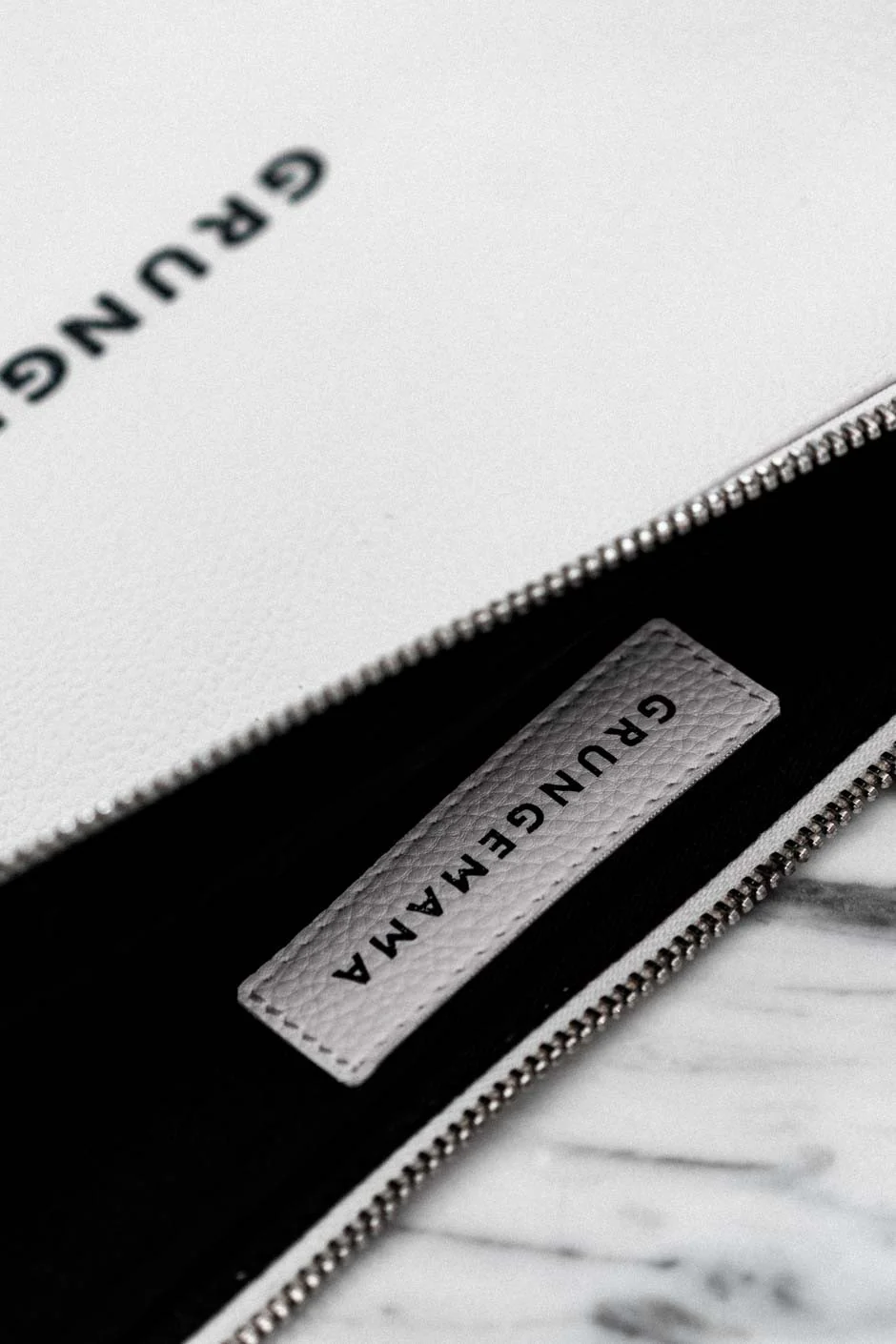 Pochette Grungemama Big Worky blanc - Image 8